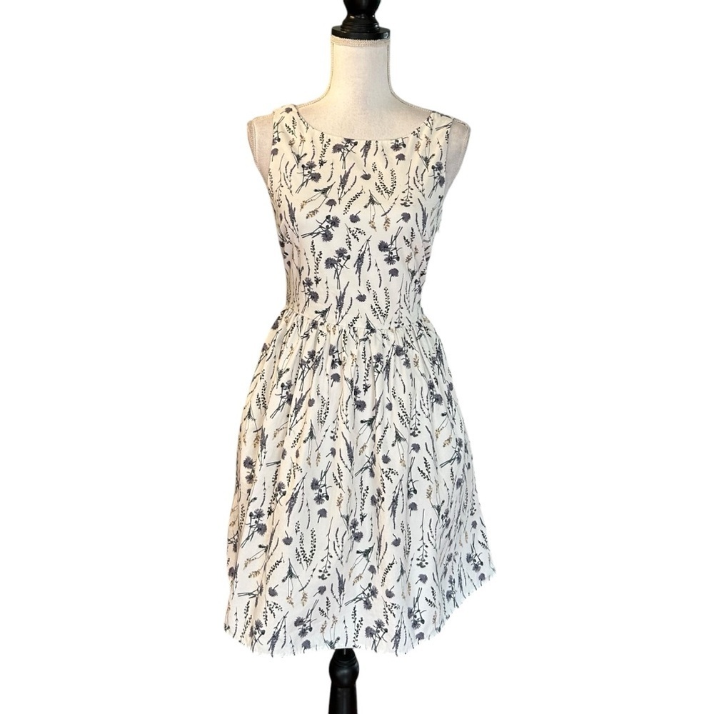 Jack Wills Cut Out Back Fit & Flare‎ Mini Dress Women’s SZ US 4 in White Floral